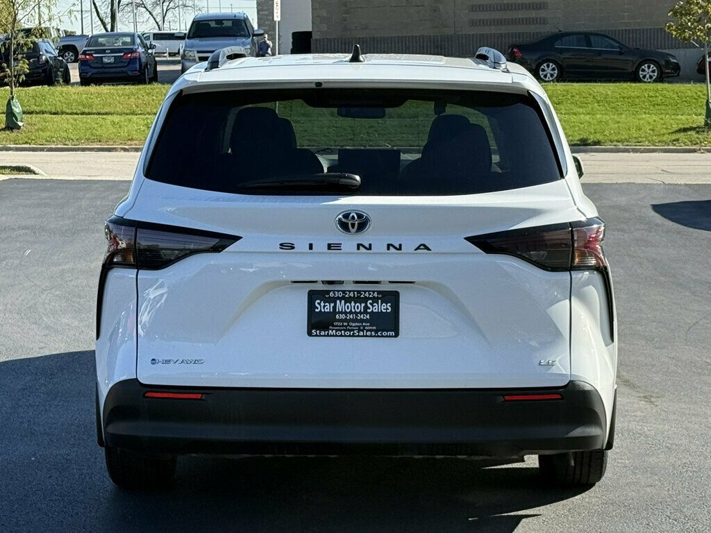 2025 Toyota Sienna LE AWD 8-Passenger - 23095617 - 4