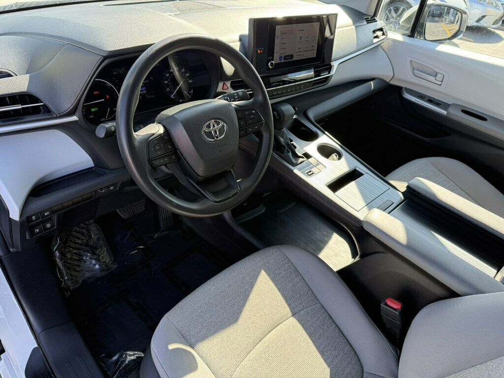 2025 Toyota Sienna LE AWD 8-Passenger - 23095617 - 6