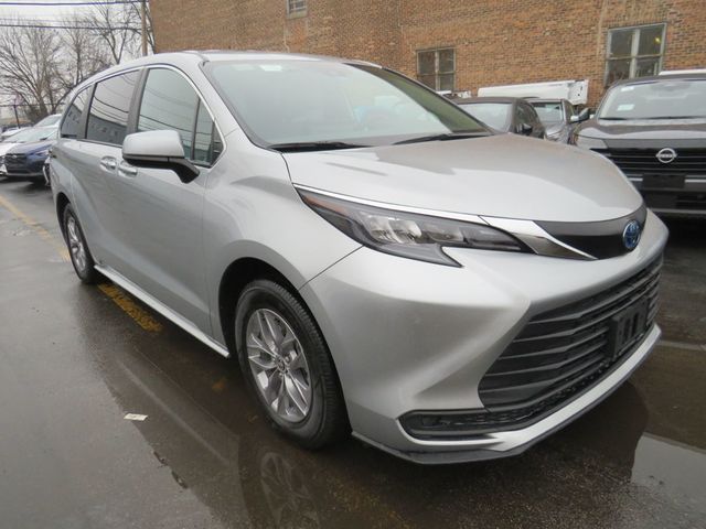 2025 Toyota Sienna LE AWD 8-Passenger (Clear title) - 22989171 - 2