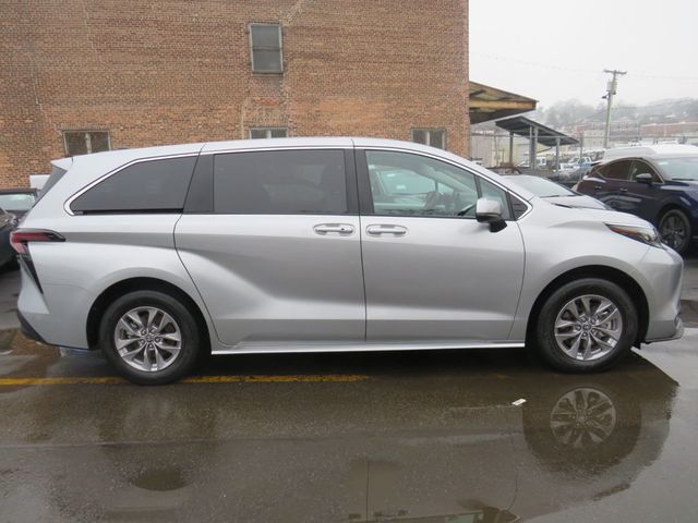 2025 Toyota Sienna LE AWD 8-Passenger (Clear title) - 22989171 - 3