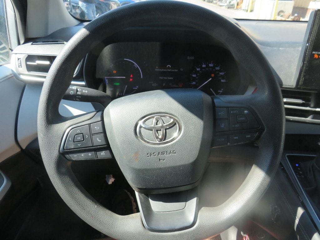 Toyota Sienna photo 12