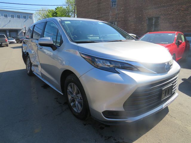 2025 Toyota Sienna LE AWD 8-Passenger(clear title) - 23022475 - 2