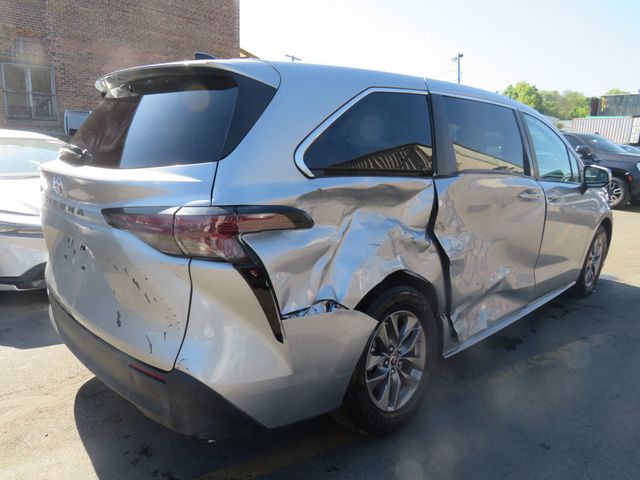 2025 Toyota Sienna LE AWD 8-Passenger(clear title) - 23022475 - 4