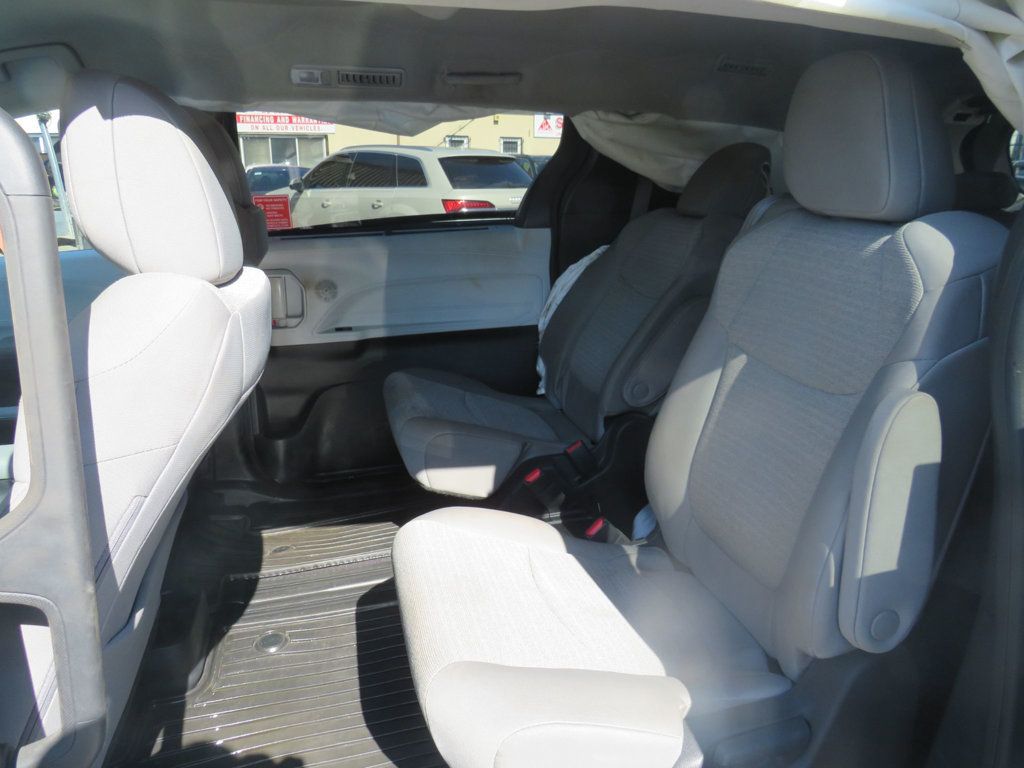 Toyota Sienna photo 9