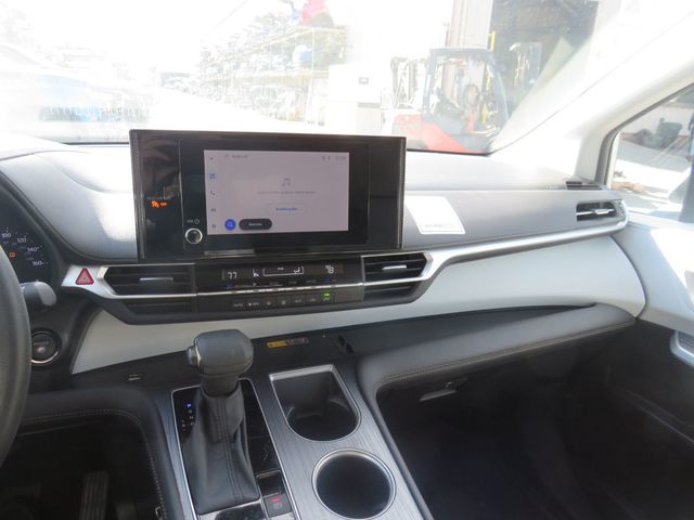 2025 Toyota Sienna LE AWD 8-Passenger(clear title) - 23100871 - 11