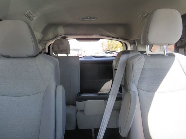 2025 Toyota Sienna LE AWD 8-Passenger(clear title) - 23100871 - 12