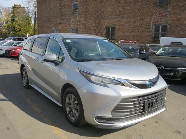 2025 Toyota Sienna LE AWD 8-Passenger(clear title) - 23100871 - 2