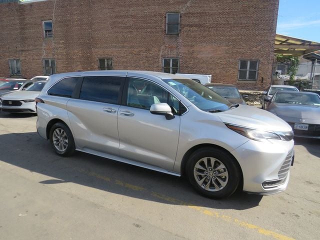 2025 Toyota Sienna LE AWD 8-Passenger(clear title) - 23100871 - 3