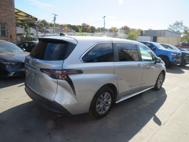 2025 Toyota Sienna LE AWD 8-Passenger(clear title) - 23100871 - 4