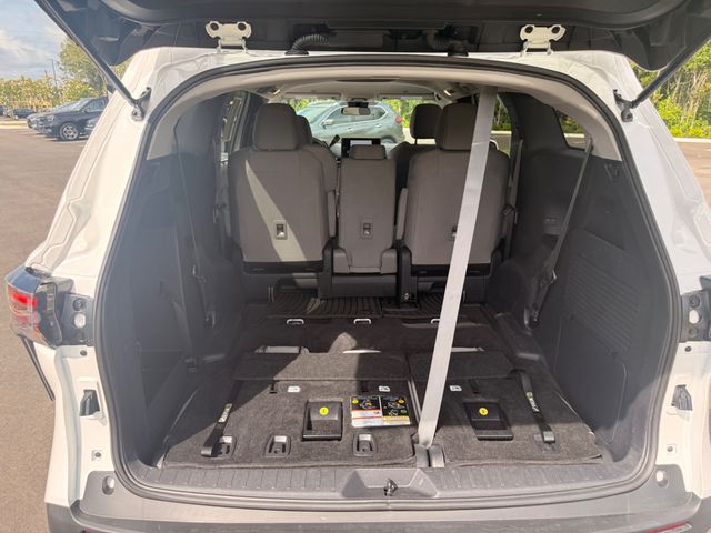 2025 Toyota Sienna LE FWD 8-Passenger - 23023181 - 11