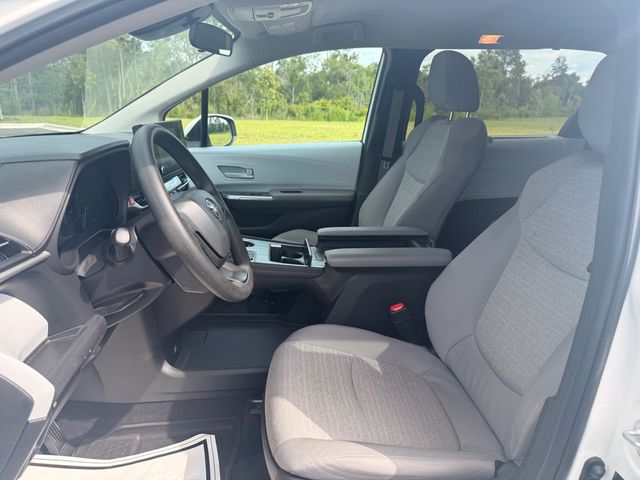 2025 Toyota Sienna LE FWD 8-Passenger - 23023181 - 1