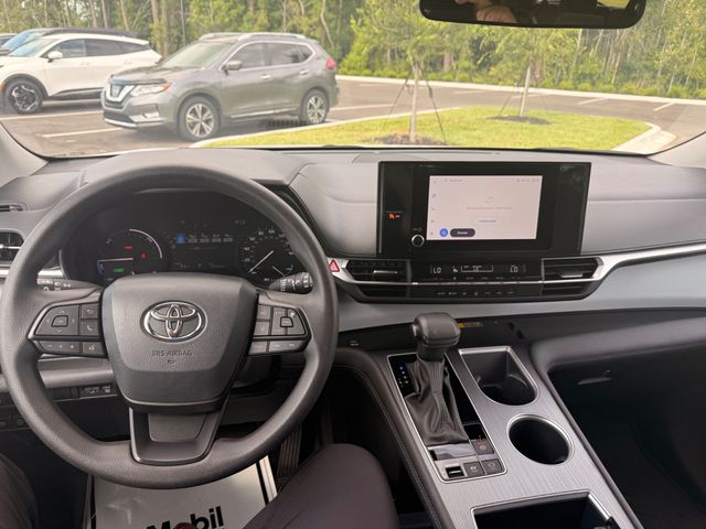 2025 Toyota Sienna LE FWD 8-Passenger - 23023181 - 3