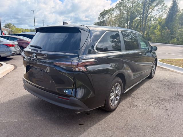 2025 Toyota Sienna LE FWD 8-Passenger - 23079953 - 18