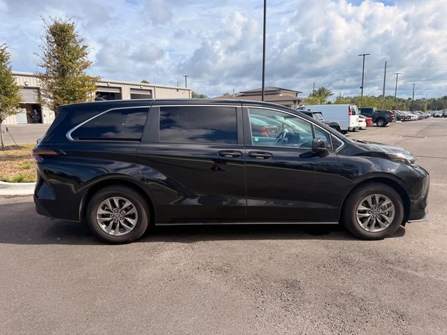 2025 Toyota Sienna LE FWD 8-Passenger - 23079953 - 19