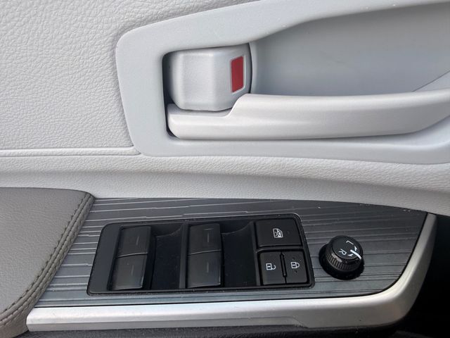 2025 Toyota Sienna LE FWD 8-Passenger - 23079953 - 8