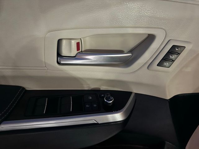 2025 Toyota Sienna Limited AWD 7-Passenger - 22944493 - 10