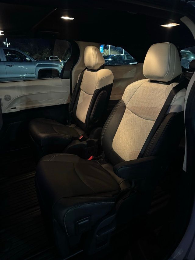 2025 Toyota Sienna Limited AWD 7-Passenger - 22944493 - 11