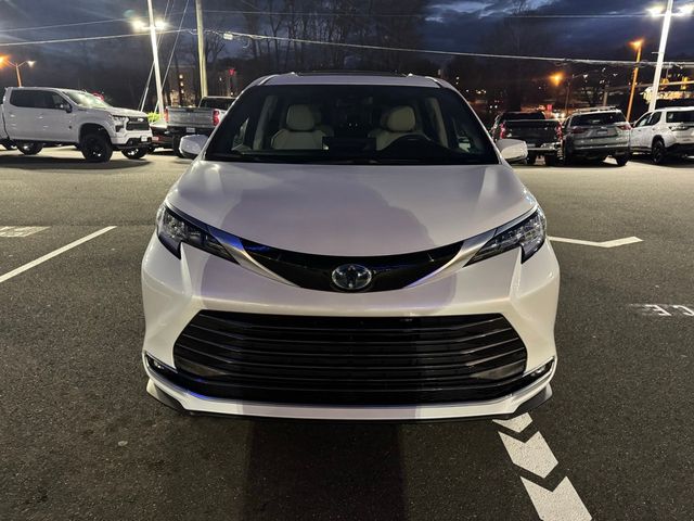 2025 Toyota Sienna Limited AWD 7-Passenger - 22944493 - 1