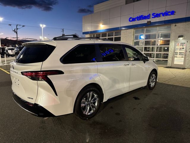 2025 Toyota Sienna Limited AWD 7-Passenger - 22944493 - 7