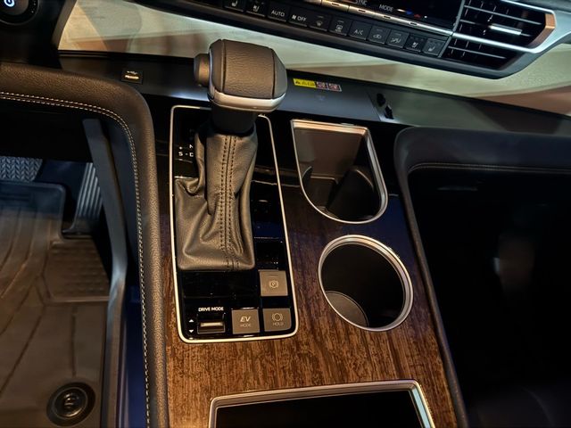 2025 Toyota Sienna Limited AWD 7-Passenger - 22944493 - 8