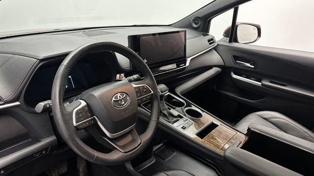 2025 Toyota Sienna Limited AWD 7-Passenger - 23027458 - 18