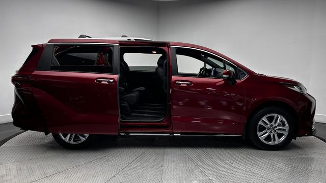 2025 Toyota Sienna Limited AWD 7-Passenger - 23027458 - 40