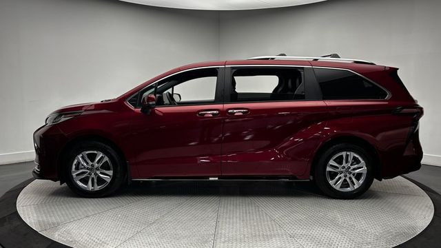 2025 Toyota Sienna Limited AWD 7-Passenger - 23027458 - 4