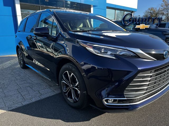 2025 Toyota Sienna Platinum AWD 7-Passenger - 22945799 - 0