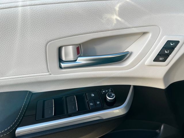 2025 Toyota Sienna Platinum AWD 7-Passenger - 22945799 - 19