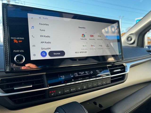 2025 Toyota Sienna Platinum AWD 7-Passenger - 22945799 - 24