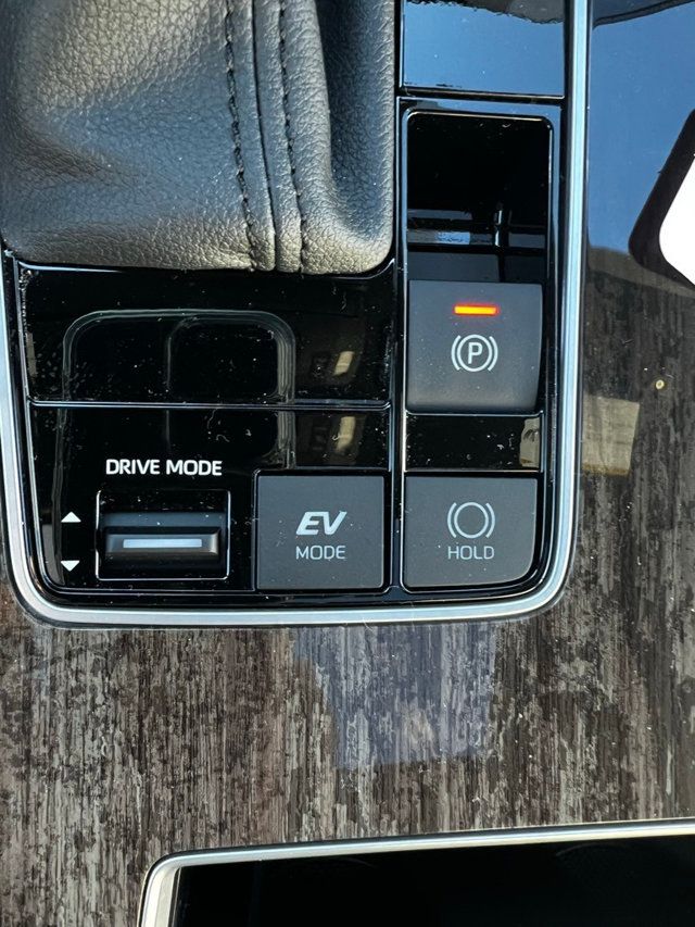 2025 Toyota Sienna Platinum AWD 7-Passenger - 22945799 - 26