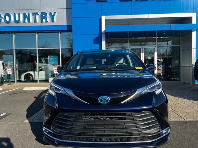 2025 Toyota Sienna Platinum AWD 7-Passenger - 22945799 - 2