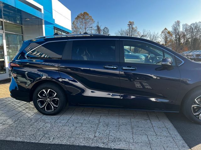 2025 Toyota Sienna Platinum AWD 7-Passenger - 22945799 - 3