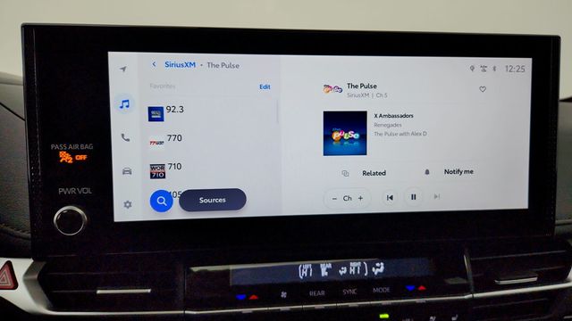 2025 Toyota Sienna Platinum AWD, 7-Seater - 22951240 - 17