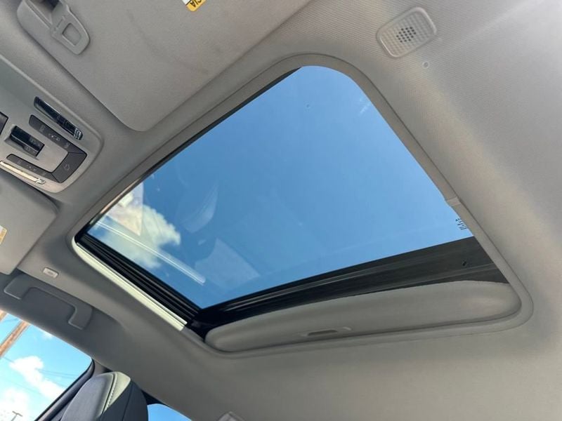 2025 Toyota Sienna XLE photo 14