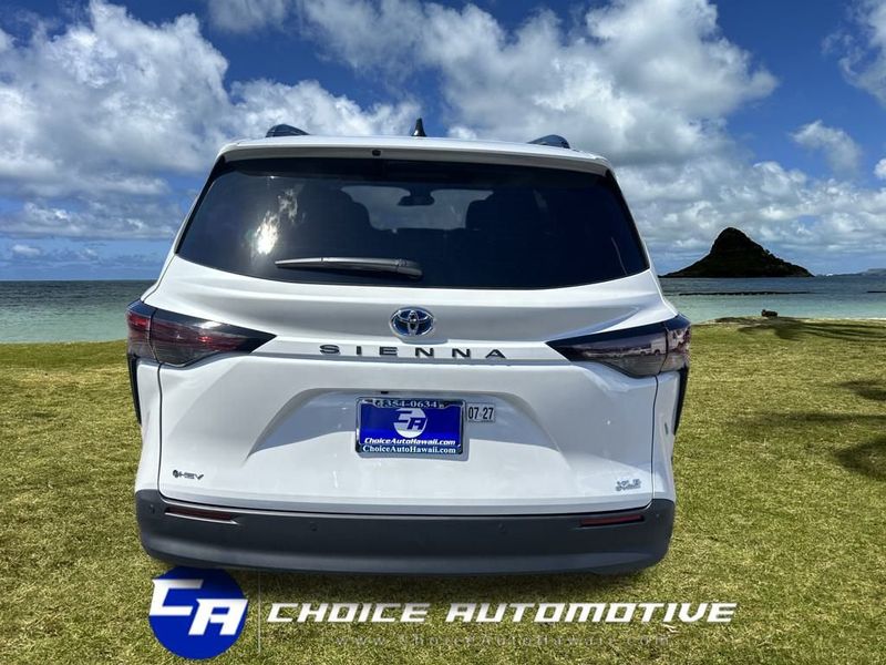 2025 Toyota Sienna XLE photo 5