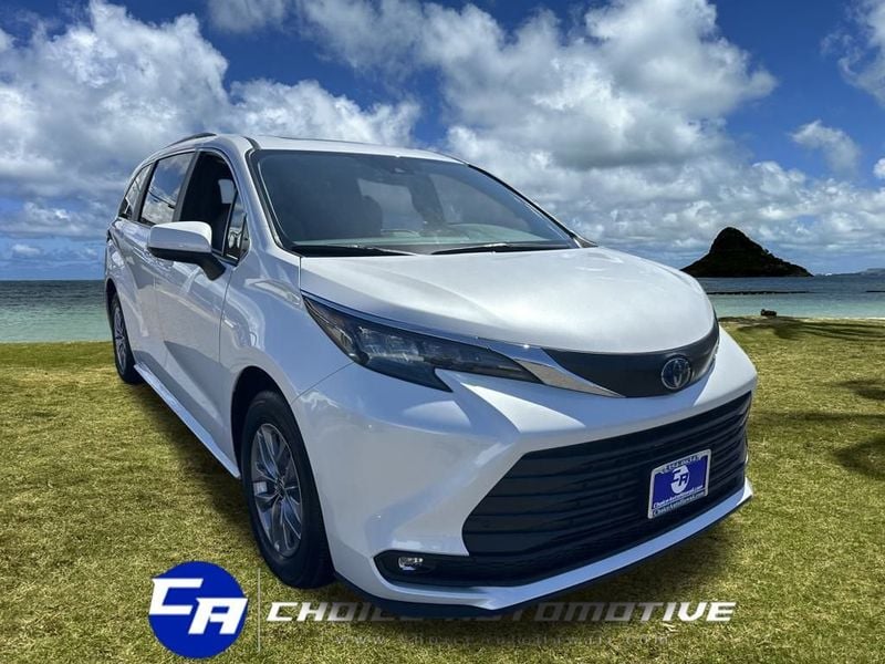 2025 Toyota Sienna XLE photo 8