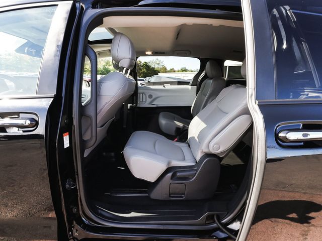 2025 Toyota Sienna XLE - 23093198 - 13
