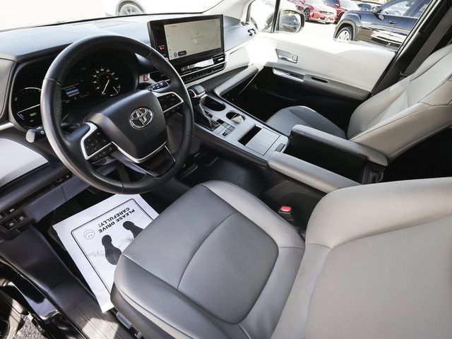 2025 Toyota Sienna XLE - 23093198 - 16