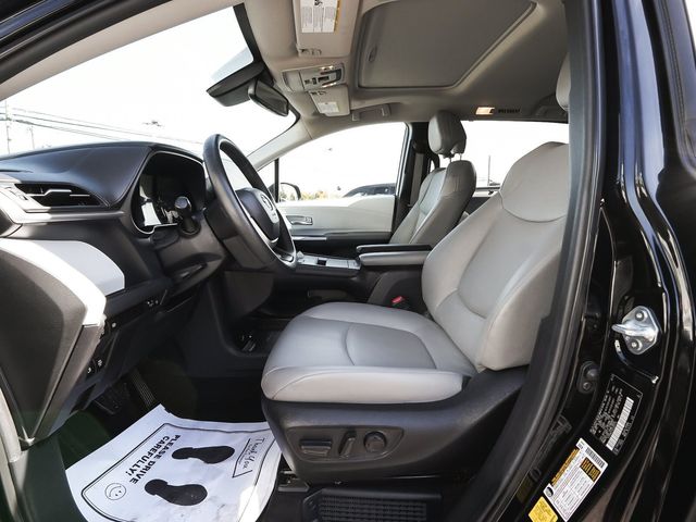 2025 Toyota Sienna XLE - 23093198 - 30