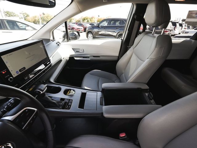 2025 Toyota Sienna XLE - 23093198 - 31