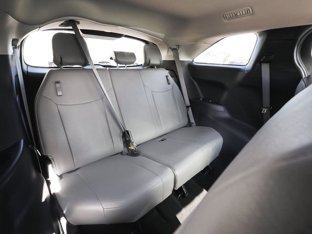 2025 Toyota Sienna XLE - 23093198 - 36