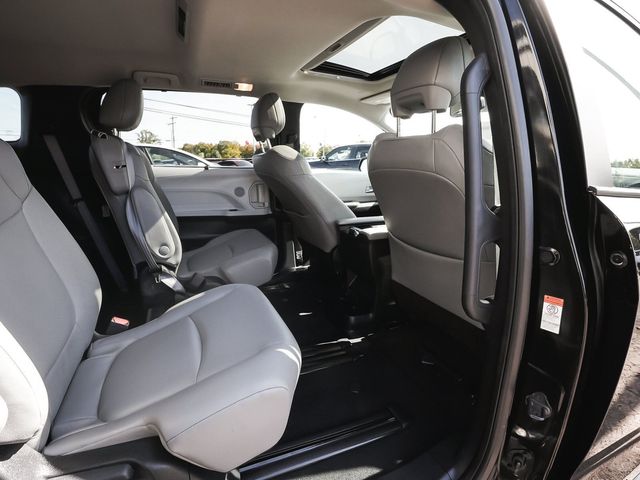 2025 Toyota Sienna XLE - 23093198 - 37