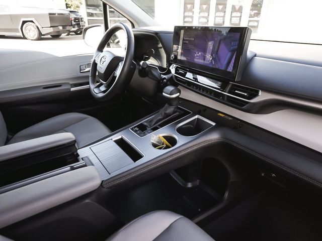2025 Toyota Sienna XLE - 23093198 - 41
