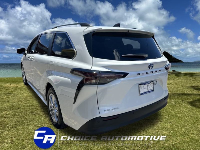2025 Toyota Sienna XLE photo 4