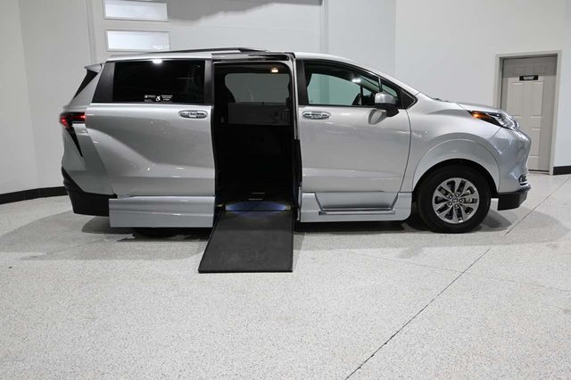 2025 Toyota Sienna XLE AWD 7-Passenger - 23098845 - 16