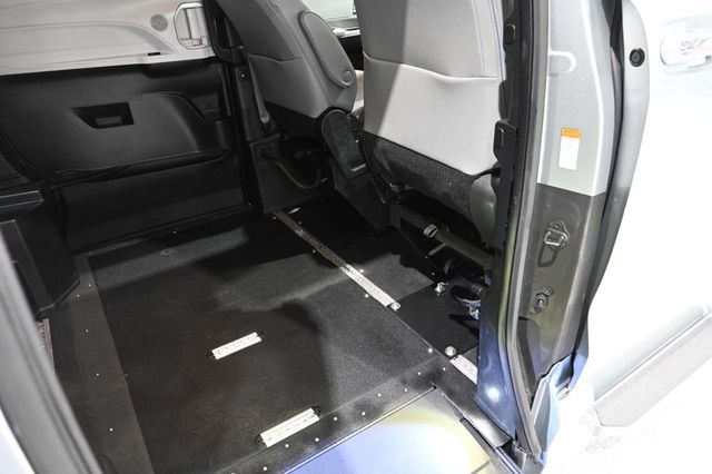 2025 Toyota Sienna XLE AWD 7-Passenger - 23098845 - 18