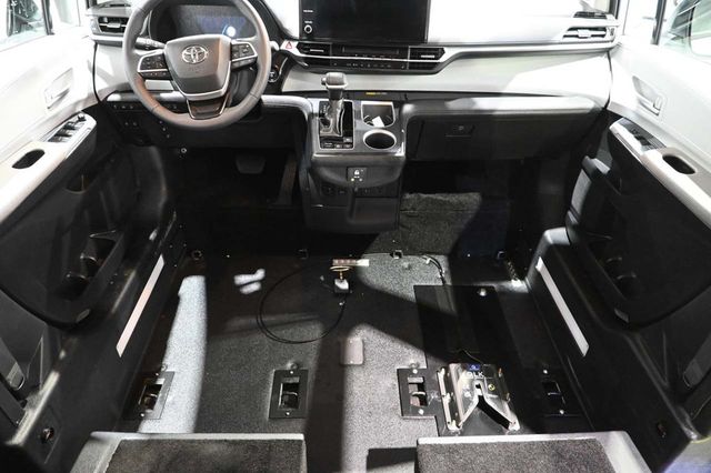 2025 Toyota Sienna XLE AWD 7-Passenger - 23098845 - 20