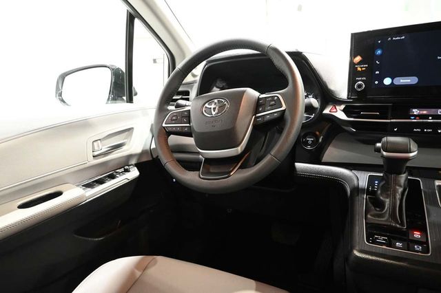 2025 Toyota Sienna XLE AWD 7-Passenger - 23098845 - 24
