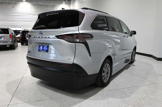 2025 Toyota Sienna XLE AWD 7-Passenger - 23098845 - 5